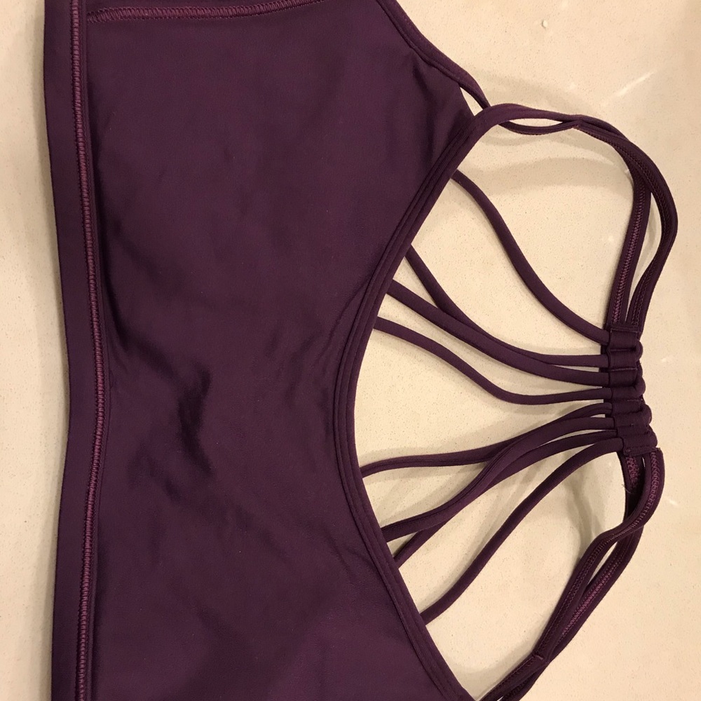 Lululemon lighten up bra size 6